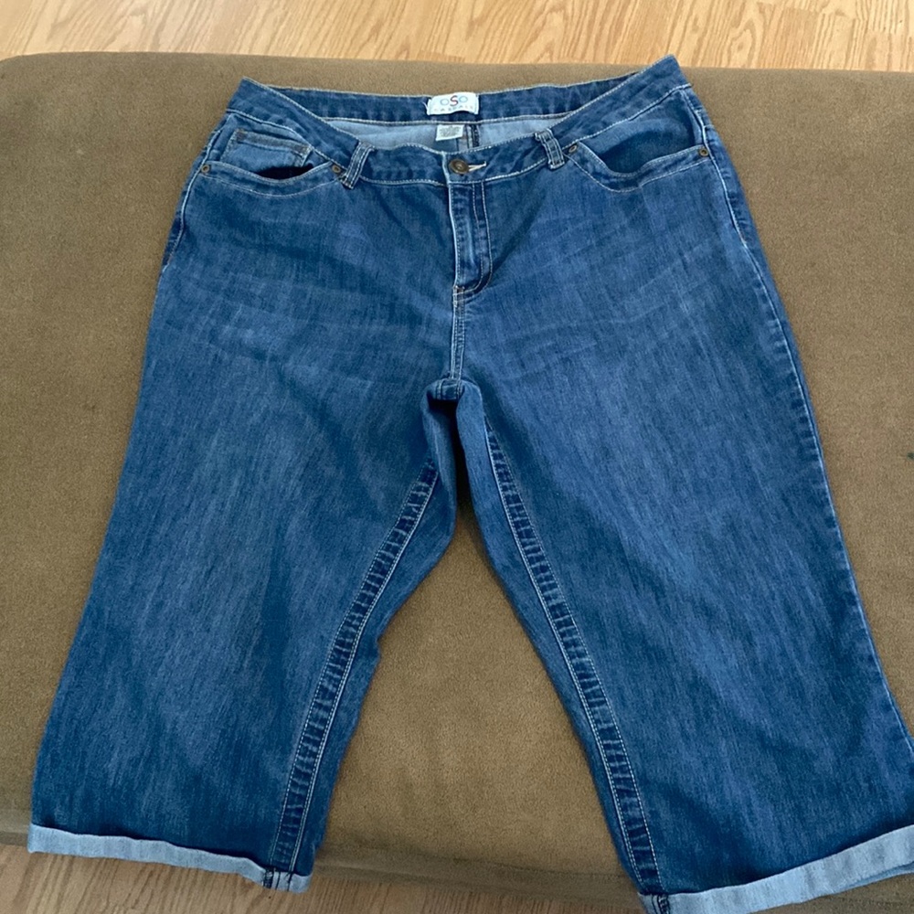 Gorgeous stretchy cropped denims with stitched turn ups